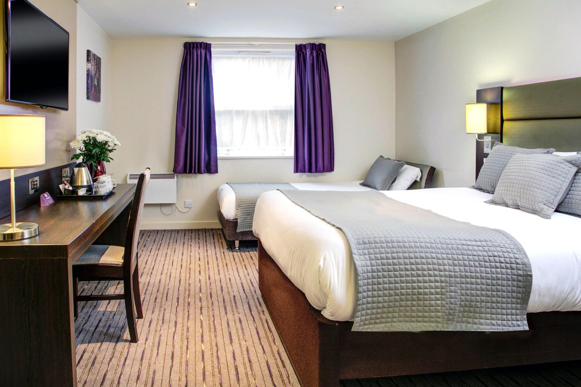 Premier Inn Huddersfield West Zewnętrze zdjęcie