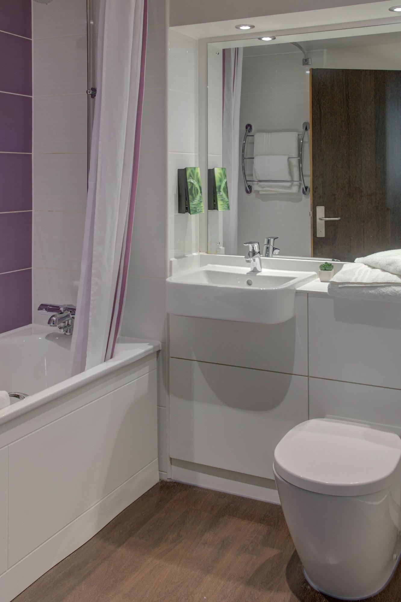 Premier Inn Huddersfield West Zewnętrze zdjęcie
