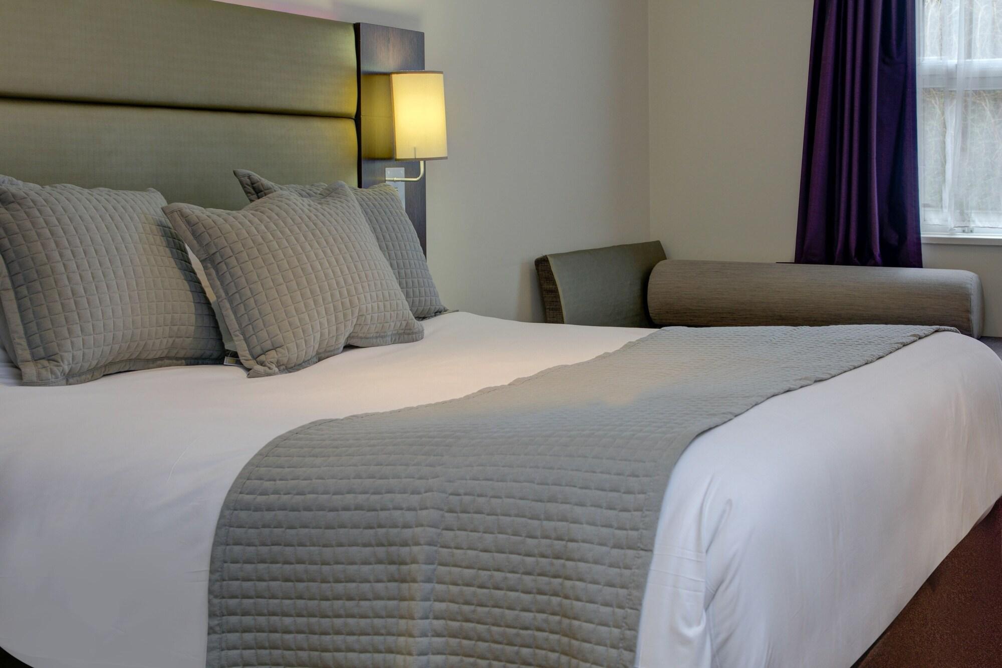 Premier Inn Huddersfield West Zewnętrze zdjęcie