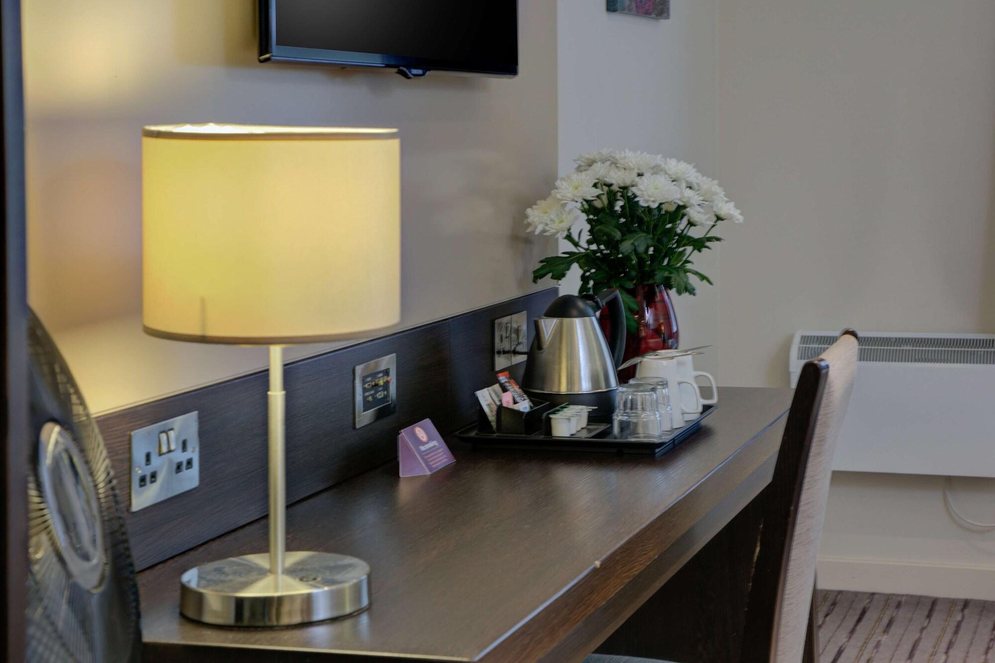 Premier Inn Huddersfield West Zewnętrze zdjęcie