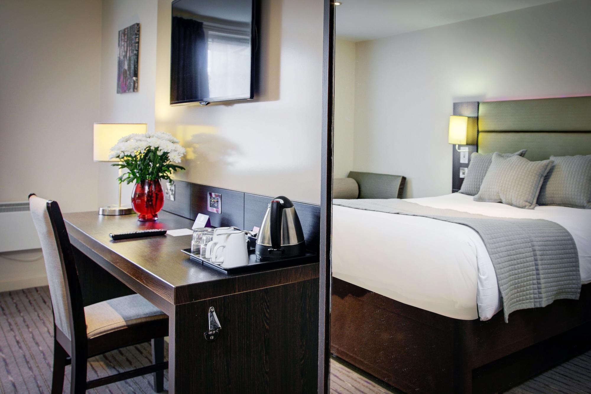 Premier Inn Huddersfield West Zewnętrze zdjęcie