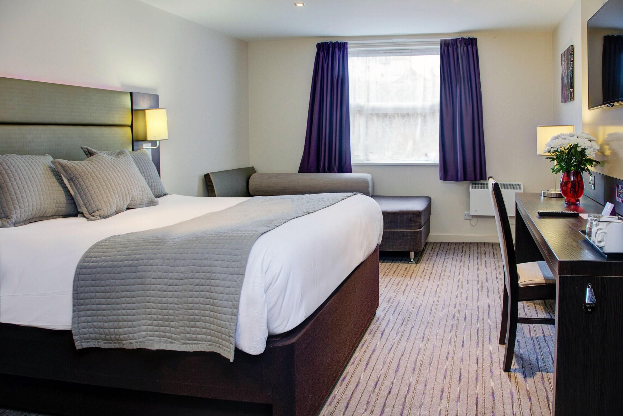 Premier Inn Huddersfield West Zewnętrze zdjęcie