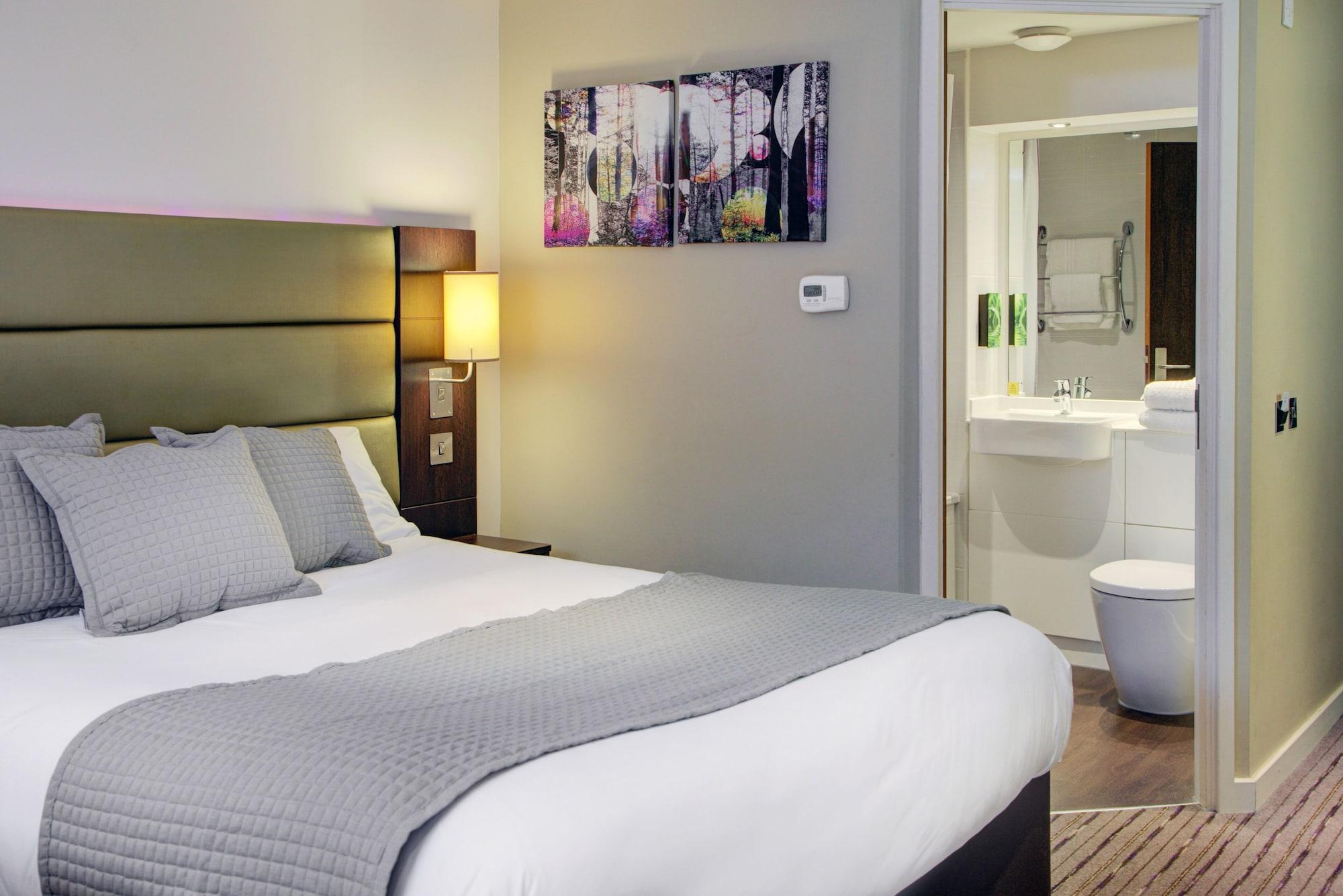 Premier Inn Huddersfield West Zewnętrze zdjęcie
