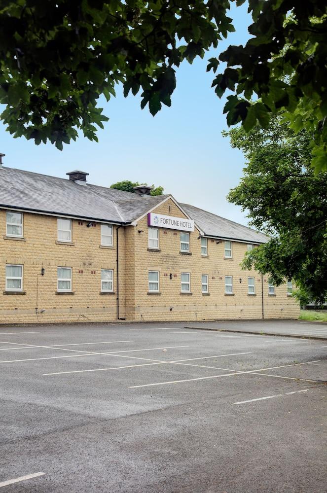Premier Inn Huddersfield West Zewnętrze zdjęcie