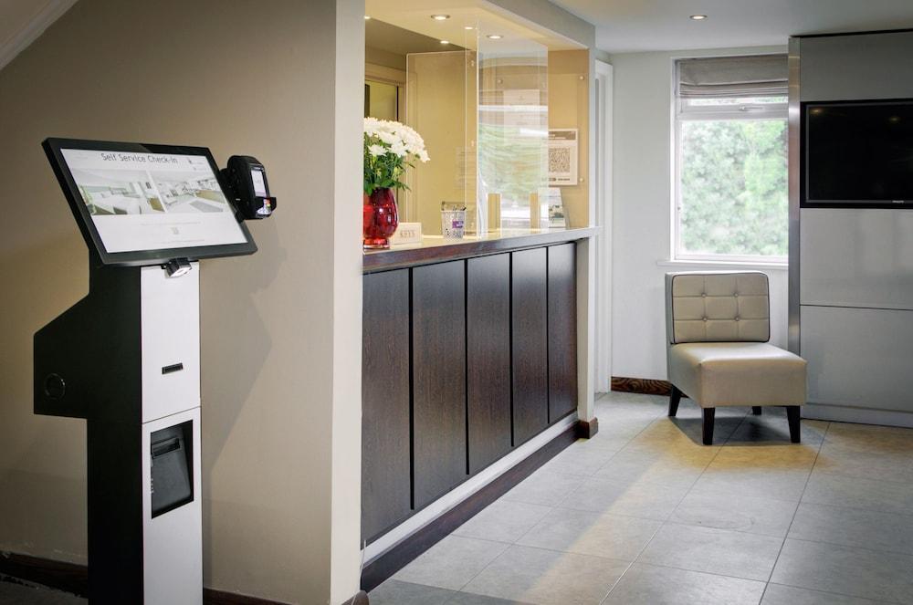Premier Inn Huddersfield West Zewnętrze zdjęcie
