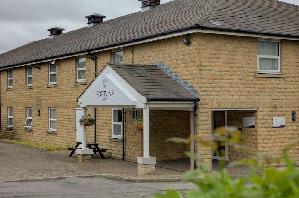 Premier Inn Huddersfield West Zewnętrze zdjęcie