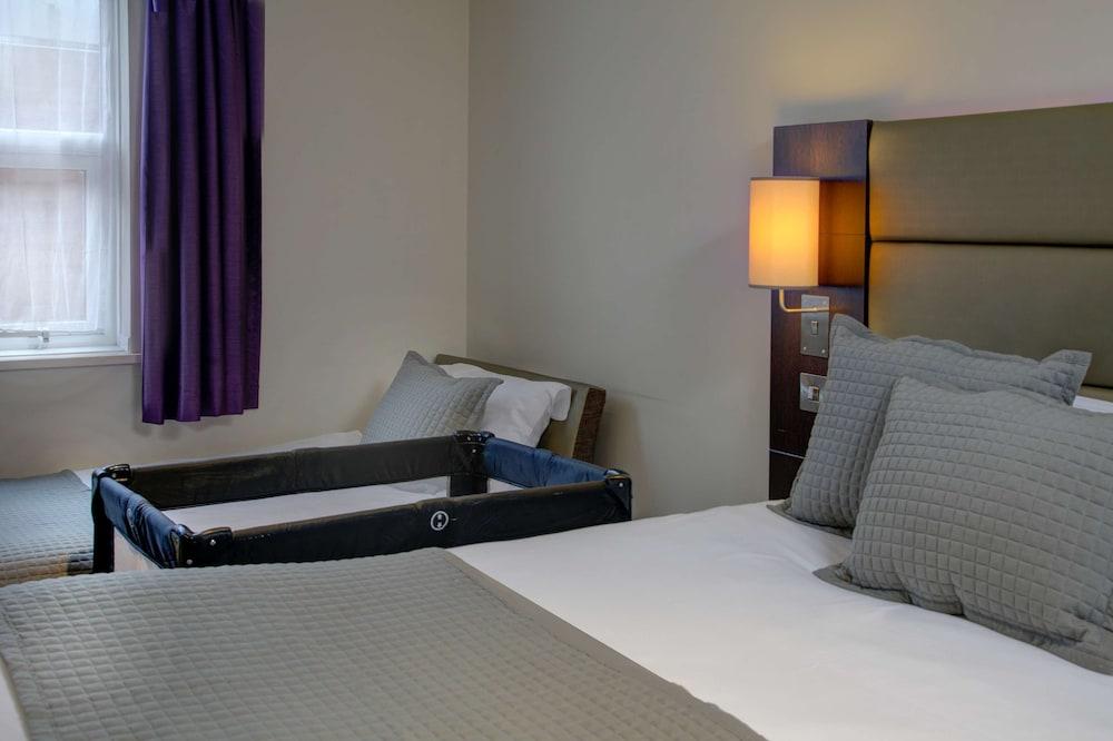 Premier Inn Huddersfield West Zewnętrze zdjęcie