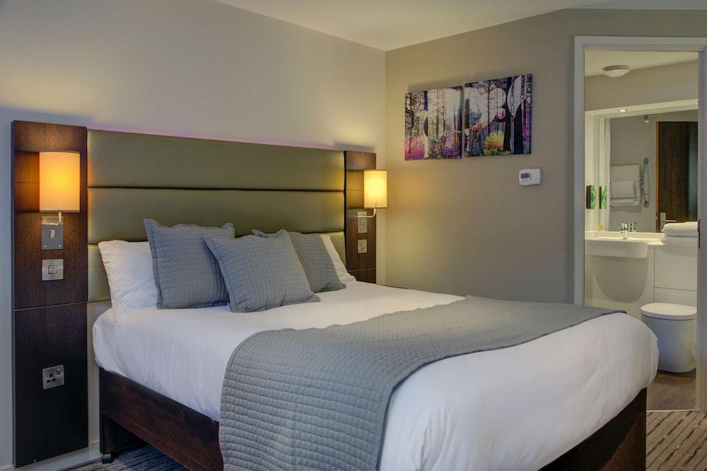 Premier Inn Huddersfield West Zewnętrze zdjęcie