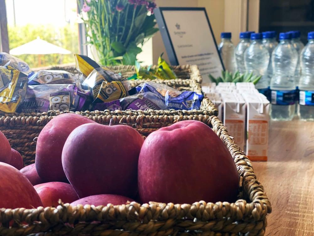 Premier Inn Huddersfield West Zewnętrze zdjęcie