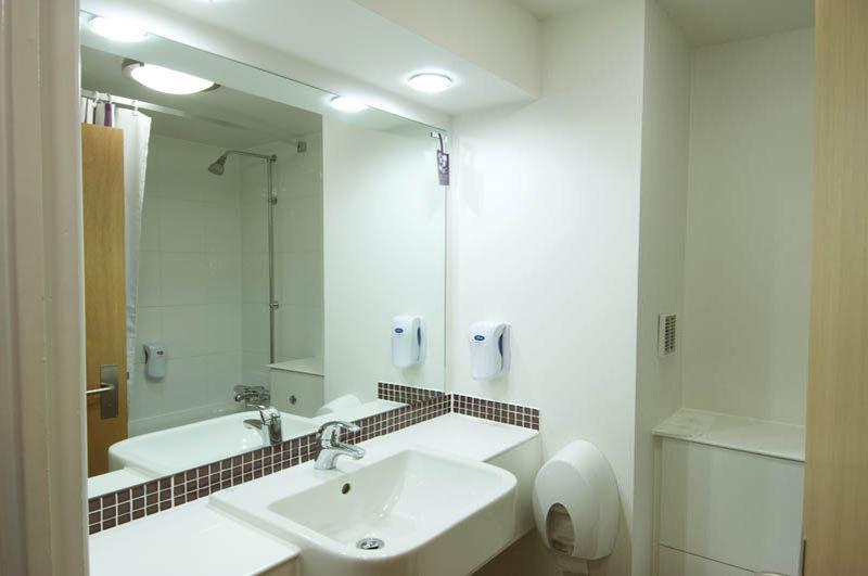 Premier Inn Huddersfield West Zewnętrze zdjęcie