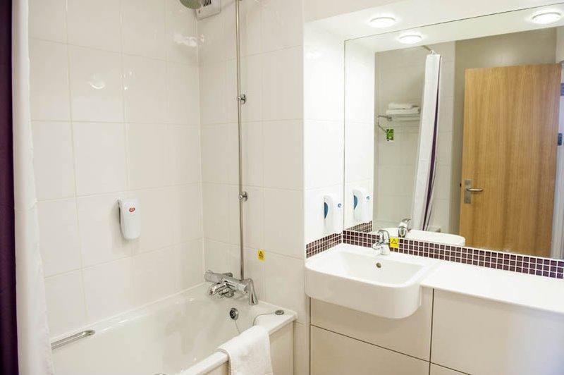 Premier Inn Huddersfield West Zewnętrze zdjęcie